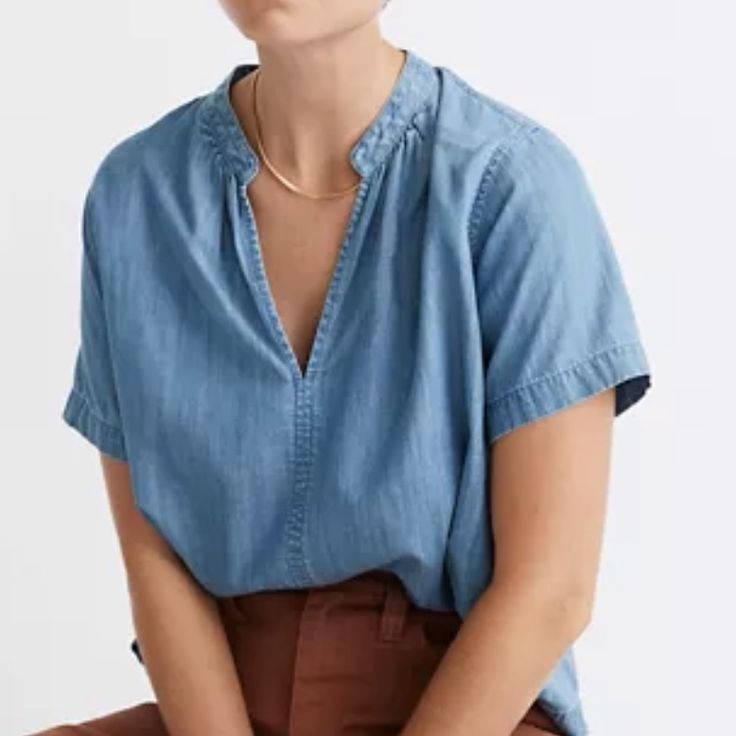 V-Neck Top By Madewell In Hadley Wash Short Sleeve Shirred V-Neck Shirred Back Regular Fit Cotton/Lyocel Size Small Nwt Medium Wash Denim V-neck Top, Casual Medium Wash Blouse, Trendy Denim V-neck Top, Casual V-neck Blouse For Gatherings, Casual V-neck Blouse, Casual Denim Tops For Layering, Casual Denim Blue V-neck Top, Trendy Denim Blue V-neck Top, Casual Denim Blue Top For Layering