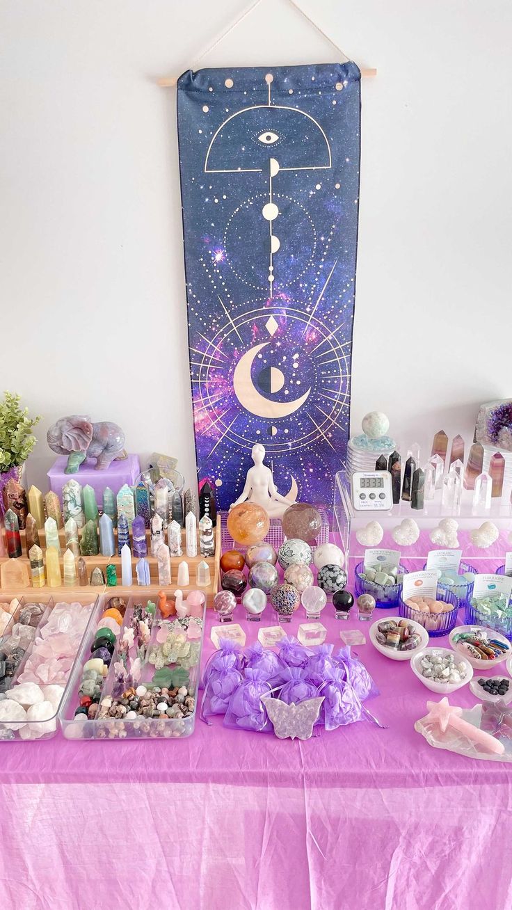 Crystal Live Sale Table, Crystal Vendor Booth Display Ideas, Crystal Booth Display, Crystal Vendor Display, Witchy Vendor Booth, Crystal Vendor Booth, Crystal Table Display, Crystal Shop Display Ideas, Crystal Display Ideas Diy