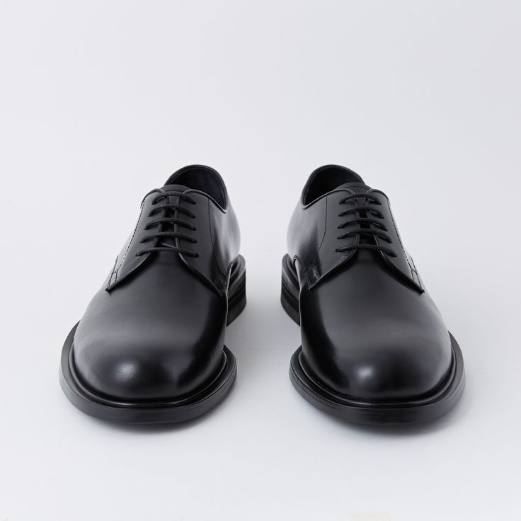 Specification Upper: CowhideLining: Natural LeatherOutsole: VibramInsole: Ortholite Black Leather Round Toe Laces Vibram outsole Derby Shoes TONY Most beloved Black Leather Derby Shoes Men's model, TONYIf you don't have any derby yet and want to get one, Tony is the one you will not regret.Tony has a simple & classic and neat feeling with plain welts.Both outer and inner skin used cowhide leather which makes a comfortable fit and strong durability OrthoLite® foam’s open-cell PU technology is 95% Black Oxfords With Textured Sole, Black Plain Toe Oxfords With Textured Sole, Black Dress Shoes With Rubber Sole For Business Casual, Black Plain Toe Lace-up Business Shoes, Masculine Oxfords With Rubber Sole, Modern Black Plain Toe Oxfords, Black Plain Toe Oxfords With Rubber Sole, Classic Black Lace-up Shoes For Derby, Modern Low-top Lace-up Business Shoes