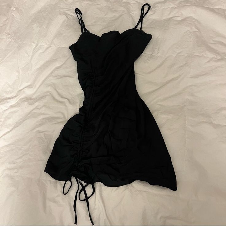 Size Small! Nwot! Free People Dress With Adjustable Tied Ruching Sleeveless Evening Dress With Drawstring, Spaghetti Strap Dress With Drawstring For Date Night, Casual Tie Straps Dress For Party, Elegant Black Mini Dress With Tie Straps, Casual Party Dress With Tie Straps, Elegant Drawstring Dress For Date Night, Summer Evening Dress With Drawstring, Flirty Mini Dress With Drawstring For Date Night, Flirty Drawstring Mini Dress For Date Night