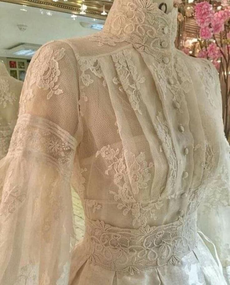 Retro Wedding Gown, Sukienki Maksi, Retro Wedding Dresses, Outing Outfit, Haine Diy, Buy Dresses Online, Retro Wedding, Vintage Gowns, Ladies Gown