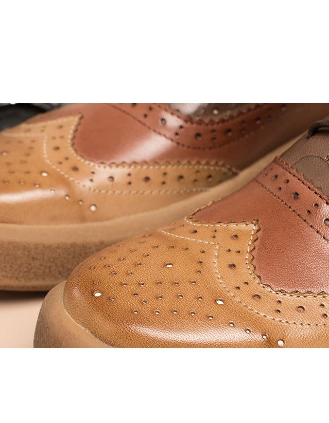 These genuine leather brogue-style Oxford shoes for women feature a sophisticated design utilizing three distinct colors of high-quality leather, expertly stitched at various points on the shoe. The refined brogue detailing lends a retro yet elegant aesthetic. In contrast to traditional arrow-shaped soles, these women's oxford shoes incorporate a more casual and spacious sole, accommodating wide toe box without sacrificing style. Additionally, sponge padding in the insole and heel enhances overa Style Oxford Shoes, Oxford Shoes Women, Oxford Shoes For Women, Women's Oxford Shoes, Oxford Shoes Style, Brogues Style, Elegant Aesthetic, Leather Brogues, Spring Color