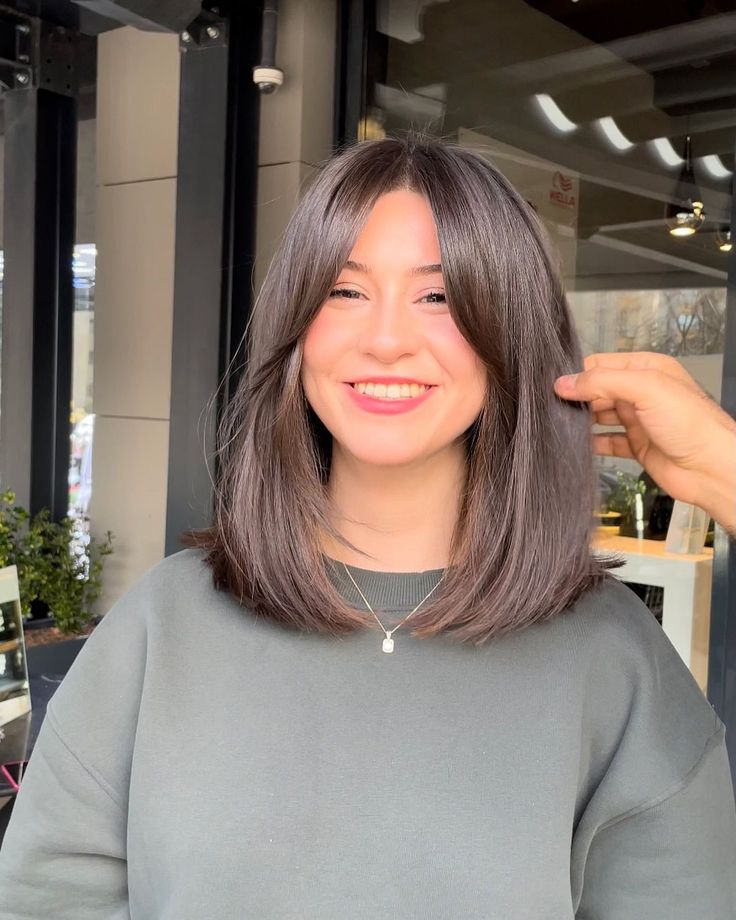 Dilaver Avşar® on Instagram: “Curtain bangs & FreshBob ✂️ #curtainbangs #freshcut #haircut” Mid Length Lob With Curtain Bangs, Long Curtain Bangs On Short Hair, Shoulder Skimming Hairstyles, Long Bob Hairstyles Curtain Bangs, Medium Long Bob With Bangs, Short Cut With Curtain Bangs, Long Bob Haircuts With Curtain Bangs, Long Bob On Round Face, Lob Curtain Bangs Layers