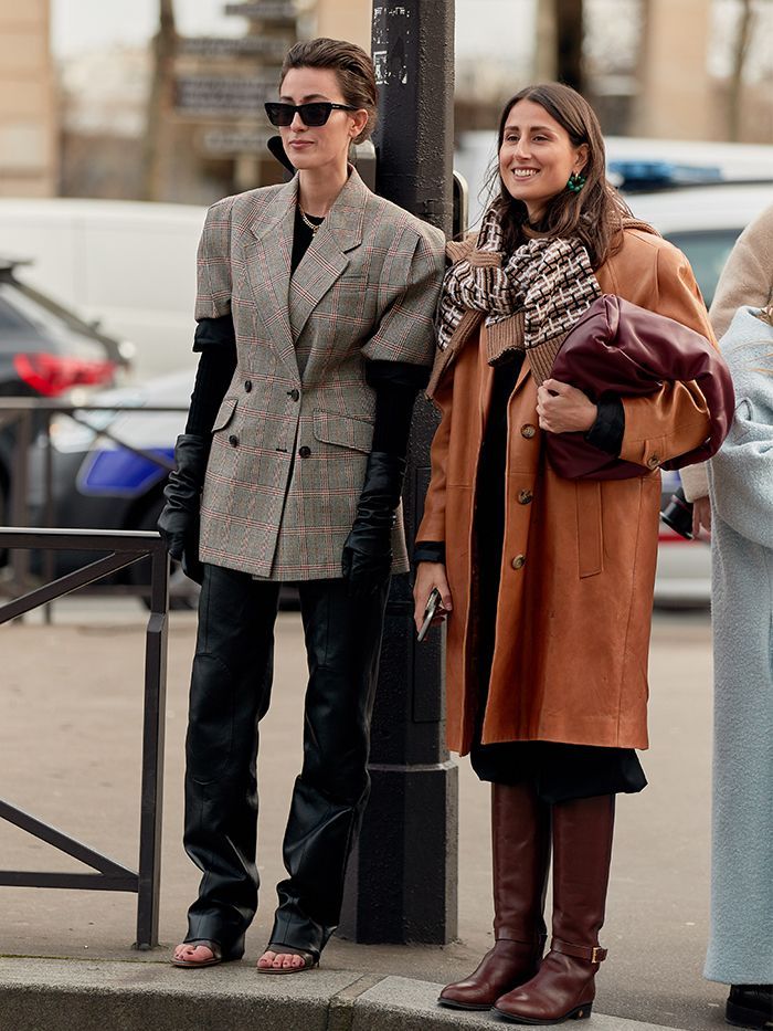 Riding Boots Are the Trend K-Mid's Been Wearing For Years | Who What Wear UK Riding Boots Outfit, Riding Boot Outfits, Paris Street Style Fall, Flat Riding Boots, Classic Wardrobe Essentials, Trench Coat Outfit, Middleton Style, Street Style Photos, Kate Middleton Style