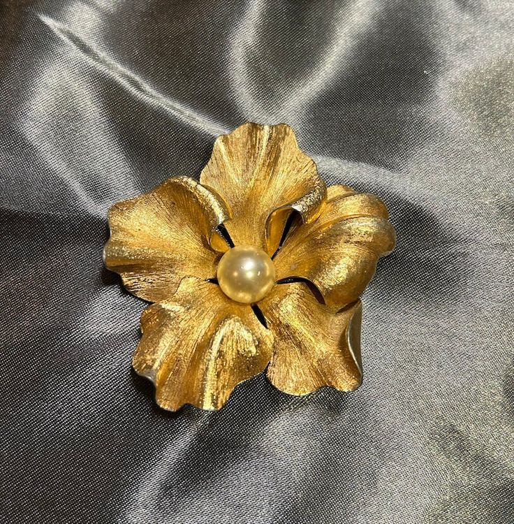 Add a touch of vintage charm to your jewelry collection with this stunning signed Boucher gold tone flower pin brooch. Measuring 57mm wide, this unisex adults' piece is perfect for any occasion, whether it's Mother's Day, Christmas, an anniversary, or a birthday. The brooch features a beautiful faux pearl as the main stone, adding an elegant touch to your outfit. With its unique design and high-quality metal construction, this brooch is a must-have for any jewelry lover. IN GREAT SHAPE And FREE Gold Flower Lapel Pin For Formal Occasions, Classic Flower Brooches For Anniversary, Vintage Gold Flower Shaped Jewelry, Gold Flower Brooch Lapel Pin, Elegant Gold Flower Lapel Pin, Gold Flower Brooch For Formal Occasions, Flower Shaped Costume Jewelry Brooches For Wedding, Gold Flower-shaped Brooch For Gift, Gold Flower-shaped Brooches For Gifts