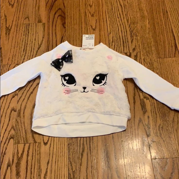 Brand New With Tags H&M Girls Sweater In Size 1 1/2-2 Years Cute H&m Crew Neck Top, Cute Cotton H&m Tops, Cute White Winter Tops, White Long Sleeve Top From H&m, H&m White Long Sleeve Top, Fun Winter Tops For Playwear, Cute White Tops For Winter, Fun Winter Playwear Tops, Fun White Tops For Winter