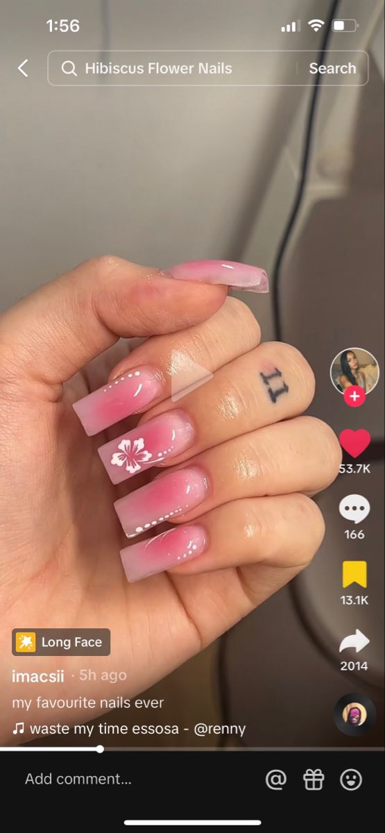 Acrylic Nails Hawaiian Flowers, Light Pink Tropical Nails, Pink Nails With Hawaiian Flower, Holiday Flower Nails, Summer Flower Acrylic Nails, Hibiscus Flower Nails 2000s, Hibiscus Flower Nail Designs, Nail Ideas Tropical, Summer Nail Inspo Flowers