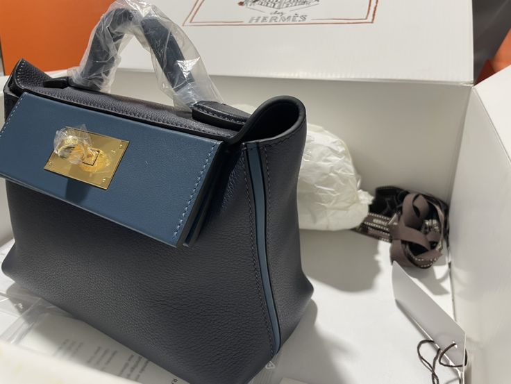 Mini2424 in stock, size 21, just the right size, trendy and practical Lv Purse, Lv Shoes, Lv Belt, Lv Handbags, Lv Wallet, Basket Bag, Brown Silver, Brown Gold, Blue And Silver