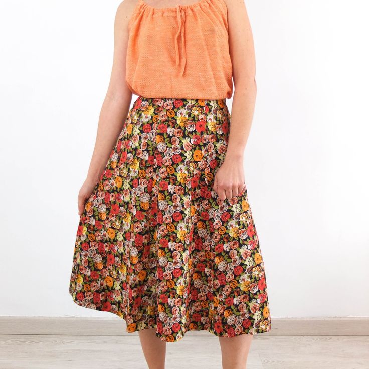 Amazing vintage 1970's Red yellow orange floral a line skirt with mod style. This vintage a line high waist skirt is circle shape and it has 70s fashion for daily wearing. The mod floral skirt with midi length is polyester fabric in excellent vintage conditions with side zip and hook and eyes closure, but it hasn't labels. The size skirt is Medium, the waist contour fit is 27,1 inches (69 cm) ** MEASURES FLAT ** Waist 13,5 in // 34,5 cm Hip - Free Length 27,5 in // 70 cm Reference: Model size S Bohemian Midi Skirt With Floral Print, Hippie Floral Print Flowy Skirt, Spring Retro Lined Skirt, Retro Flared Skirt For Spring, Retro Flowy Skirt For Spring, Hippie Style Relaxed Skirt For Spring, Bohemian Orange Floral Print Skirt, Hippie Style Gathered Spring Skirt, Hippie Style Gathered Skirt For Spring