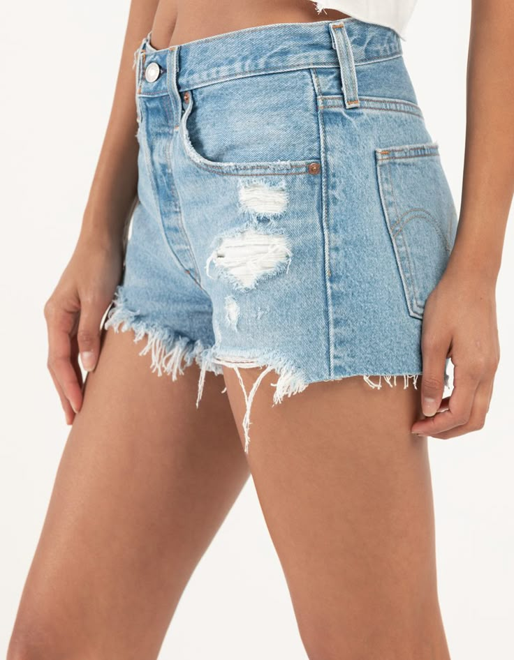 Taylor Swift Jean Shorts, Jean Shorts Short, Cute Jeans Shorts, 501 Levi Shorts, Back To School Outfits Summer Casual, Cute Jean Short Outfits, Cute Summer Jean Shorts, Levi’s Shorts, Jean Shorts Preppy