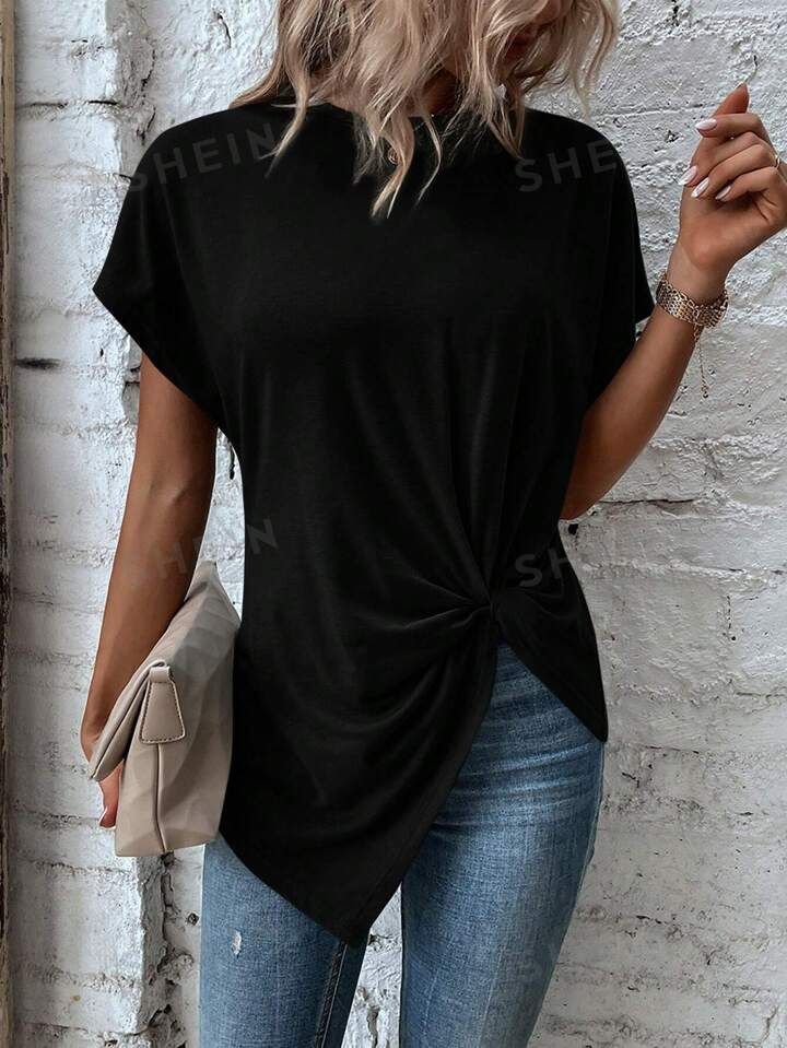 Free Returns ✓ Free Shipping✓. SHEIN LUNE Twist Asymmetrical Hem Dolman Sleeve Tee- Women T-Shirts at SHEIN. Moda Do Momento, Winter Blouses, Batwing Sleeve Top, Short Sleeve Dress Shirt, Professional Attire, Plus Size Kleidung, Look Casual, Outfit Casual, Long Shirt