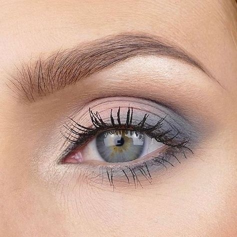 Eye Shadow Ideas, Shadow Ideas, Pretty Eyeshadow, Grey Makeup, Redhead Makeup, Grey Eyeshadow, Beautiful Eyeshadow, Makeup Tips For Older Women, Flot Makeup