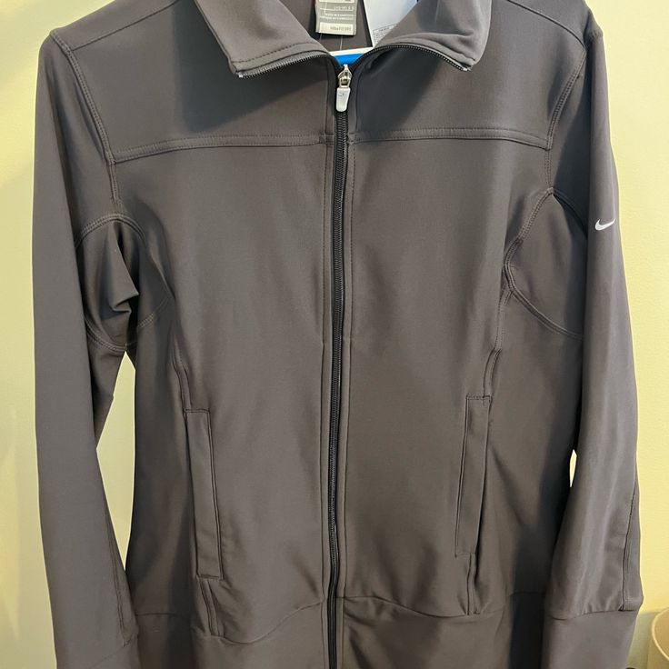 Brand New And Never Used. This Is Perfect To Throw On For Running Errands, Working Out, Etc.! Nike Running Jacket, Green Windbreaker, Nike Windbreaker Jacket, Running Vest, Black Windbreaker, Womens Windbreaker, Nike Pullover, Down Puffer Coat, Nike Windbreaker