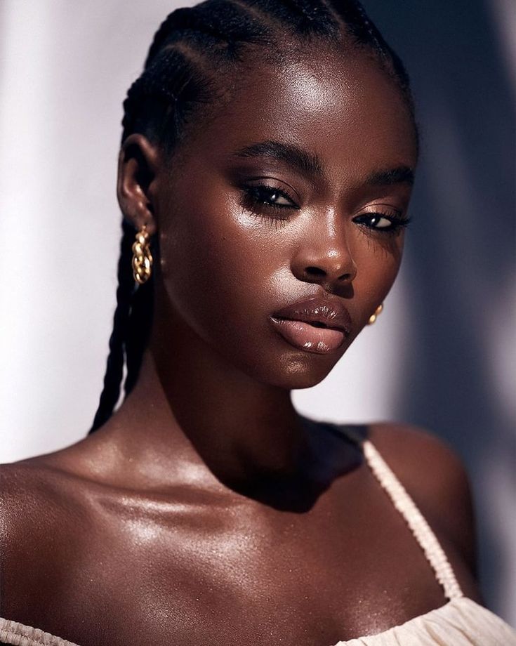 Head Reference, Dark Skin Models, Beautiful Photoshoot Ideas, Dark Skin Beauty, Natural Glam, Models Makeup, Beauty Shoot, Beauty Shots, Dark Skin Makeup