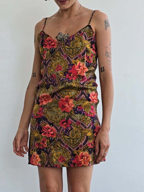 Vintage 90s 100% silk slip dress. paisley and floral print with doodle star accents. lightweight and soft in great vintage shape.    measurements (in inches)    32 in bust    33 in waist    36 in hips    34 in length    materials    silk Vintage V-neck Slip Dress For Spring, Vintage Silk Slip Dress With Spaghetti Straps, Vintage Sleeveless Silk Slip Dress, Vintage Sleeveless Mini Dress With Floral Print, Vintage V-neck Lace Trim Slip Dress, Silk Slip Dress, Silk Slip, Romantic Roses, Designer Outfits Woman