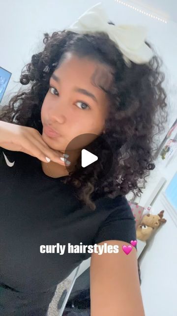 alma on Instagram: "back to school ideass🌸 #curly #curlyhairstyles #curlynaturalhair" Very Easy Cute Hairstyles, Easy Hairstyles For Curly Hair Natural, Hair Styles For Curly Hair Kids, Curly Hair With Headband, Back To School Hairstyles Curly Hair, Cute Easy Curly Hairstyles, Curly Hair Styles For School, Curly Hairstyles Bangs, Cute Curly Hairstyles For School