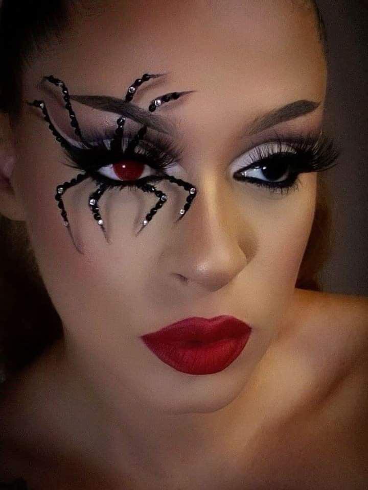 Gem Halloween Makeup, Pretty Halloween Makeup Looks Glitter, Halloween Glam Costume, Spooky Glam Makeup, Halloween Rhinestone Makeup, Holloween Makeup Glam, Halloween Makeup With Rhinestones, Trucco Hallowen, Halloween Makeup 2023