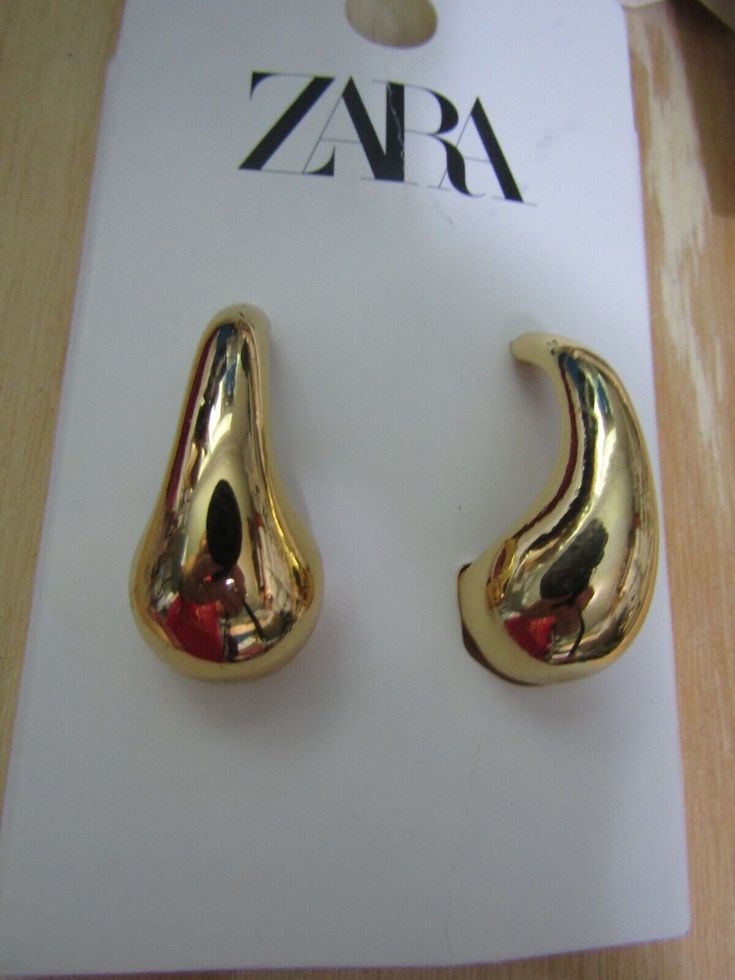 New  Carded ZARA gold ear buds style 2" earrings Trendy Gold Clip-on Earrings For Gift, Trendy Gold-tone Earrings For Gift, Trendy Gold-tone Single Earring, Trendy Gold-tone Pierced Earrings, Trendy Single Gold-tone Earring, Trendy Gold Plug Earrings For Gift, Zara Silver Drop Earrings, Trendy Gold Metal Plug Earrings, Trendy Gold Teardrop Metal Earrings