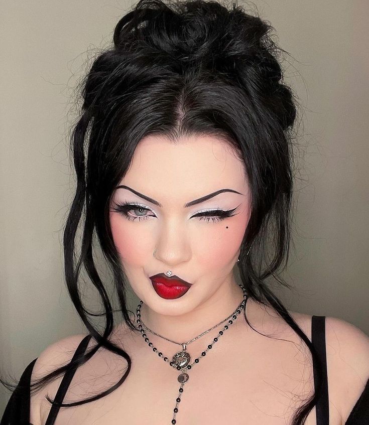 Chic Goth Makeup, Gothic Glamour Makeup, Goth Blush Makeup, Goth Makeup Wedding, Formal Goth Makeup, Goth Bridal Makeup, Romantic Goth Hair, Romantic Goth Hairstyles, Minimal Goth Makeup