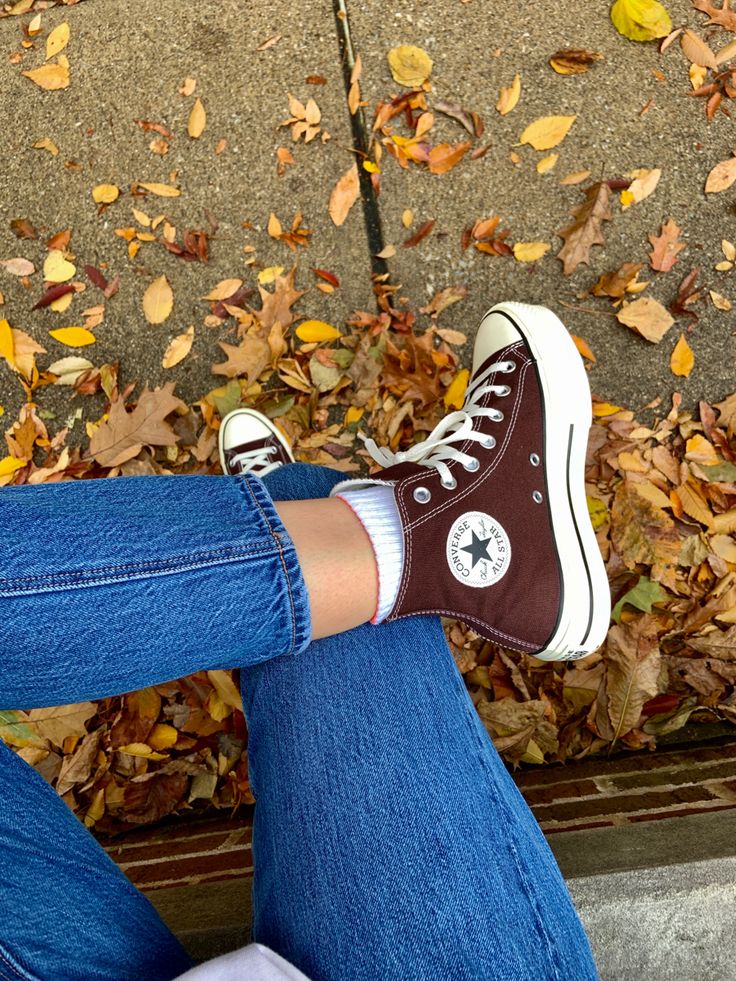 Cool Brown Shoes, Brown Converse High Tops Platform, Brown Converse Outfit Fall, Converse Brown Outfit, Brown Aesthetic Shoes, Brown Hightop Converse, Brown Converse Aesthetic, Brown Platform Converse, Brown Converse High Tops