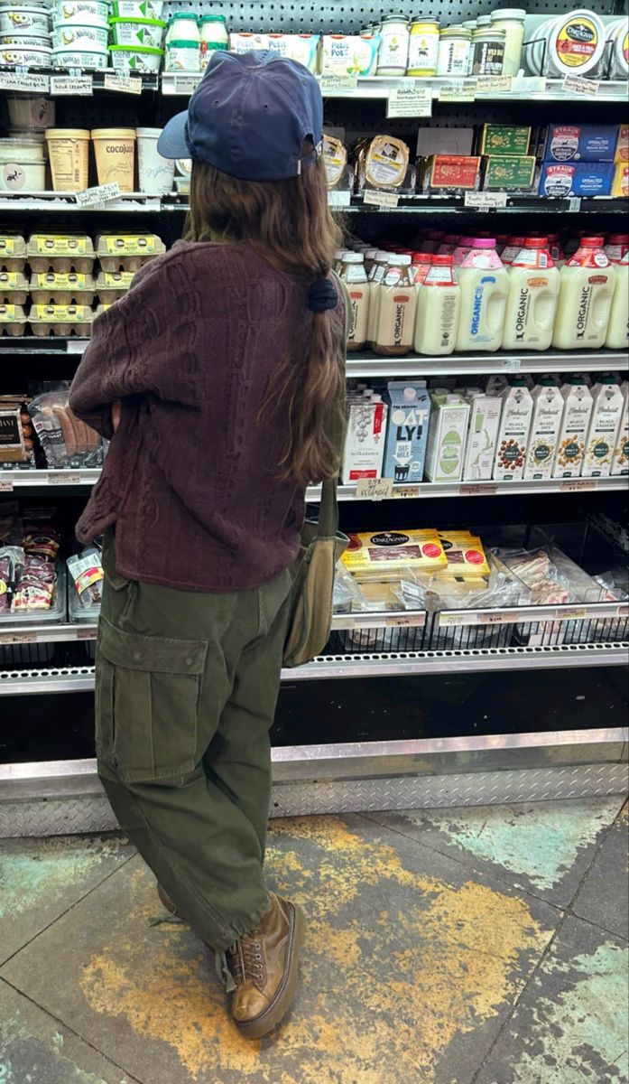 Midwestern Aesthetic Outfit, Moss Green Pants Outfit, Mountain Core Outfits, Goth Granola Girl, Campfire Outfit Fall, Granola Street Style, Women Carhartt Outfits, Granola Mom Outfits, Granola Style Outfits Winter