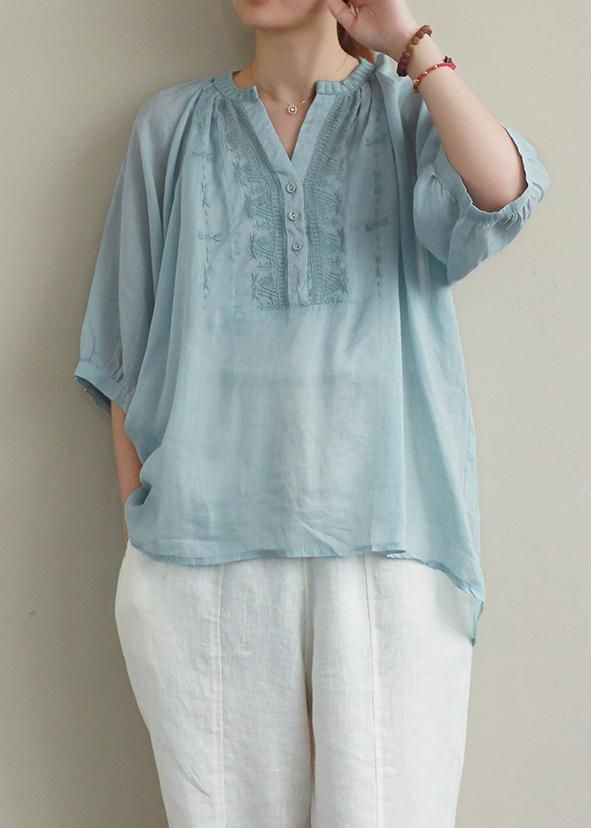 Bohemian v neck Button Down linen summer Shirts blue embroidery blouses< Materials used: cotton linenMeasurement:One size fits all for this item. Please make sure your size doesn't exceed this size: BUST-126cm bust 126cm / 49.14"length front 59cm / 23.01"length back 68cm / 26.52"Sleeve length 41cm / 15.99"Cuff 32cm / 12.48"We ship worldwide.Tracking numbers provided for all orders. Spring V-neck Blouse With Chikankari Embroidery, Summer V-neck Blouse With Floral Embroidery, Blue Linen V-neck Blouse, Summer V-neck Blouse With Chikankari Embroidery, Spring Linen Top With Chikankari Embroidery, Casual Blue Embroidered V-neck Top, Relaxed Fit V-neck Embroidered Top With Floral Embroidery, Relaxed Fit V-neck Top With Floral Embroidery, Casual Linen Blouse With Floral Embroidery