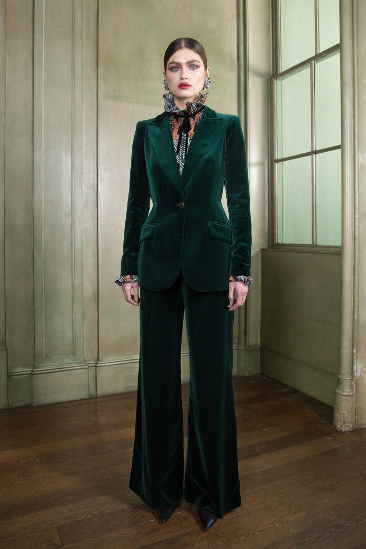 Temperley London Fall 2019 Ready-to-Wear Fashion Show - Vogue London Fall, Fallen London, Chique Outfits, Velvet Suit, Emerald City, Temperley London, Jacket Outfit, Velvet Jacket, Brown Girl