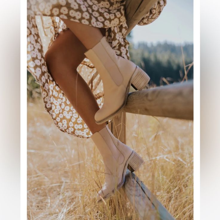 These Free People Essential Chelsea Boots Were Only Worn Twice. Very Minimal Wear. Some Very Minor Stains As Shown In Photos That Could Most Likely Be Cleaned To Look Brand New. Light Tan/Cream Color. Zip Back. 2.75 Inch Chunk Heel. Do Not Have Box That They Came In, Will Be Shipped Without Shoebox. Size 40 Beige Flat Heels For Fall, Beige Round Toe Heels For Fall, Beige Almond Toe Boots With Leather Sole, Spring Chelsea Boots With Stacked Heel, Spring Chelsea Boots With Stacked Heel And Round Toe, Beige Ankle-high Boots With Leather Sole, Beige Boots With Reinforced Heel For Fall, Beige Block Heel Heels For Fall, Beige Block Heels For Fall