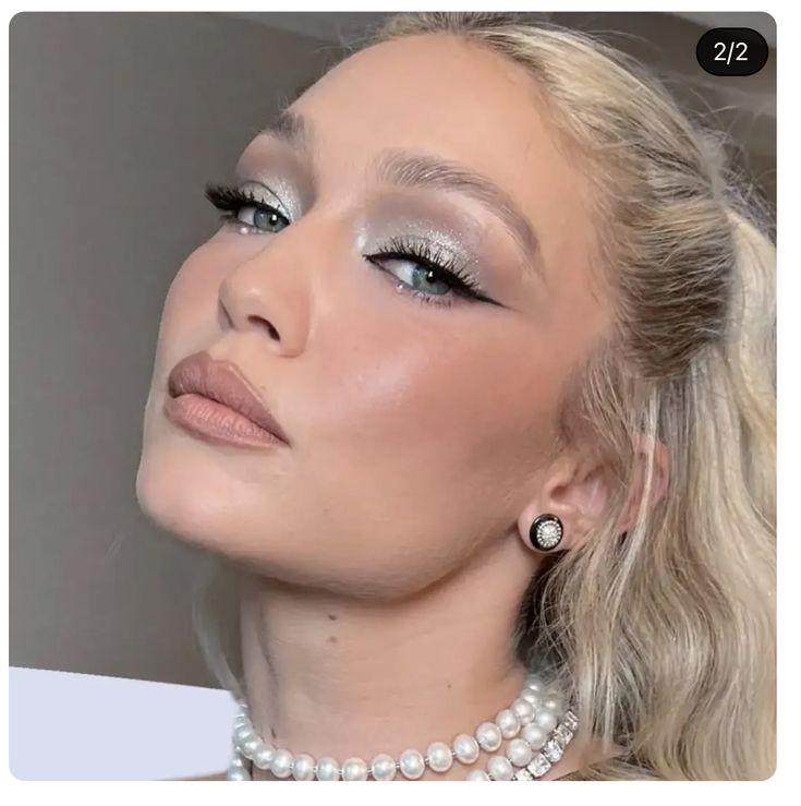 Metallic Makeup Aesthetic, Prom Makeup Silver Eyeshadow, Silver Dress Hairstyle, Silver Prom Dress Aesthetic, New Years Silver Makeup, White Sparkly Eye Makeup, Silver Holiday Makeup, Silver Light Makeup, Silver Cat Eye Makeup