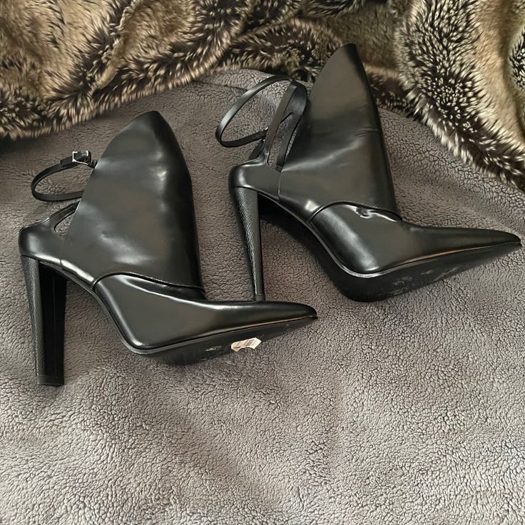 Alexandra Wang Never Been Worn Black Pumps Alexandra Wang, Sparkle High Heels, Alexander Wang Shoes, Pointy Heels, Embellished Heels, Open Toed Heels, Block Heel Shoes, Silver Heels, Open Toe Sandals