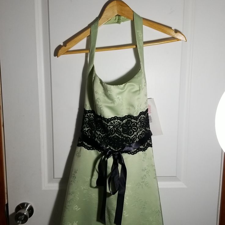 Nwt Juinor's Urban Girl Nites Formal Dress Black Lace/Sage Green Size 5/6. Condition Is New With Tags. Shipped With Usps Mail. Green Dress Mini, 90s Formal Dress, Formal Dress Black, Sparkly Dresses, Visual Archive, Green Wedding Colors, Urban Dresses, Sparkly Dress, Lace Dress Black