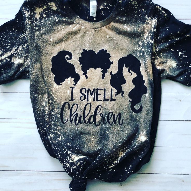 Halloween Shirt Cricut Ideas, Halloween Shirts Hocus Pocus, Halloween Shirts Vinyl Women, Halloween Diy Shirts For Women, Ideas For Shirts Design, Halloween Shirts Ideas, Halloween Designs For Shirts, Cricut Vinyl Shirts Ideas, Bleached Shirts Ideas