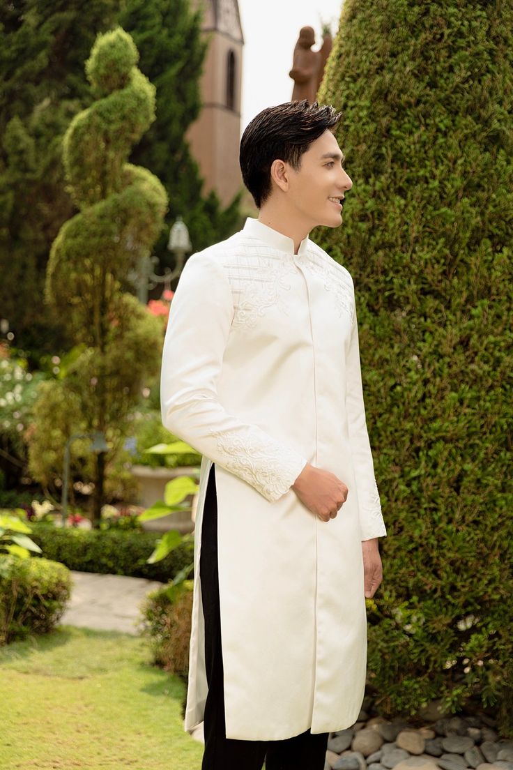 Brand new and high-quality Vietnamese traditional Ao Dai This set includes the Ao Dai and shipping with no pants for men Vietnam Fashion, Vietnam Food, Garment Cover, Elegant Man, Vietnamese Recipes, Pants For Men, Vietnam Travel, Lace Patterns, Modern Pattern