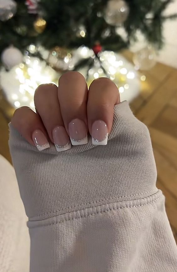 Short Simple Winter Nails, Winter Nails Short Simple, Winter Nails Short, Winter Nails Colors, Nails Short Simple, Simple Winter Nails, French Tip Gel Nails, Gel Nails French, Unghie Sfumate