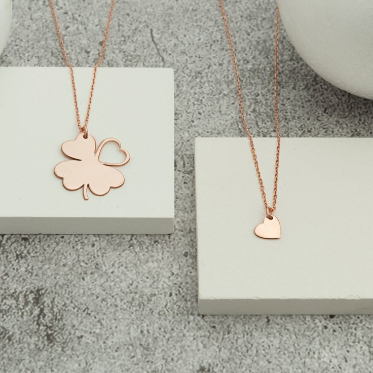 💎 Give a heart to your loved ones with our Clover Necklace. 💎 It is a perfect gift for mom, for sister, for best friend, for dad, for boyfriend. 💎 Give them a gift of both a heart and a necklace of good luck. 💎 Our chain length is 16 inches. If you have concerns about the length of the chain, please share it with me. 💎 Mother- Daughter Necklace, Mom- Child Matching Couple Necklace 💎TECHNİCAL INFORMATION💎 - Clover Pendant height: 20 mm - Clover Pendant width: 17 mm - Heart width: 5 mm -Nec Minimalist Charms Necklaces For Mother's Day, Minimalist Charm Necklaces For Mother's Day, Minimalist Charms Necklace For Mother's Day, Rose Gold Heart Pendant Necklace For Mother's Day, Personalized Flower Pendant Jewelry For Valentine's Day, Rose Gold Pendant Necklace Gift For Mom, Rose Gold Pendant Necklace For Mom, Double Heart Jewelry For Mother's Day Gift, Rose Gold Necklace Gift For Her