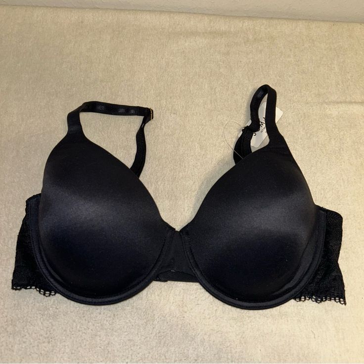 New With Tags.There Is No Stains And No Ripping!! It Is Size 36d.It Has Adjustable Straps And Underwire !! The Measurements Laid Flat From The Band Is 14 Inches. Any Questions Let Me Know!! Classic Black Bra With Padded Cups, Classic Black Bra With Medium Bust Support, Black Full Coverage Classic Bra, Classic Black Underwire Bra, Classic Black Seamless Bra, Black Underwire Bra With Lace Trim, Black Stretch Bra With Lace Trim, Black Stretch Bra Partially Lined, Elegant Black Stretch Bra