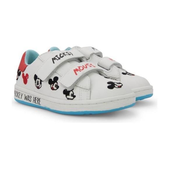 White leather shoes with velcro closures, rubber soles, and round toe. Decorated with all over Mickey Mouse embroidery on shoes with red tabs on the back of the shoes. | Master of Arts - Gallery Mickey Shoes (White, Size 31)  |  Maisonette collects the best children’s products from around the world (unlike Zulily, Etsy, The Tot, Farfetch Kids, Childrensalon, Crate and Kids, Kohls, Wayfair, Buy Buy Baby, Nordstroms, Mini Boden, J.Crew Factory, or PotteryBarn Kids), creating a curated shopping exp Embroidery On Shoes, Mickey Mouse Embroidery, Mickey Shoes, Mouse Embroidery, Master Of Arts, White Leather Shoes, Art Masters, Buy Buy, Shoe Art