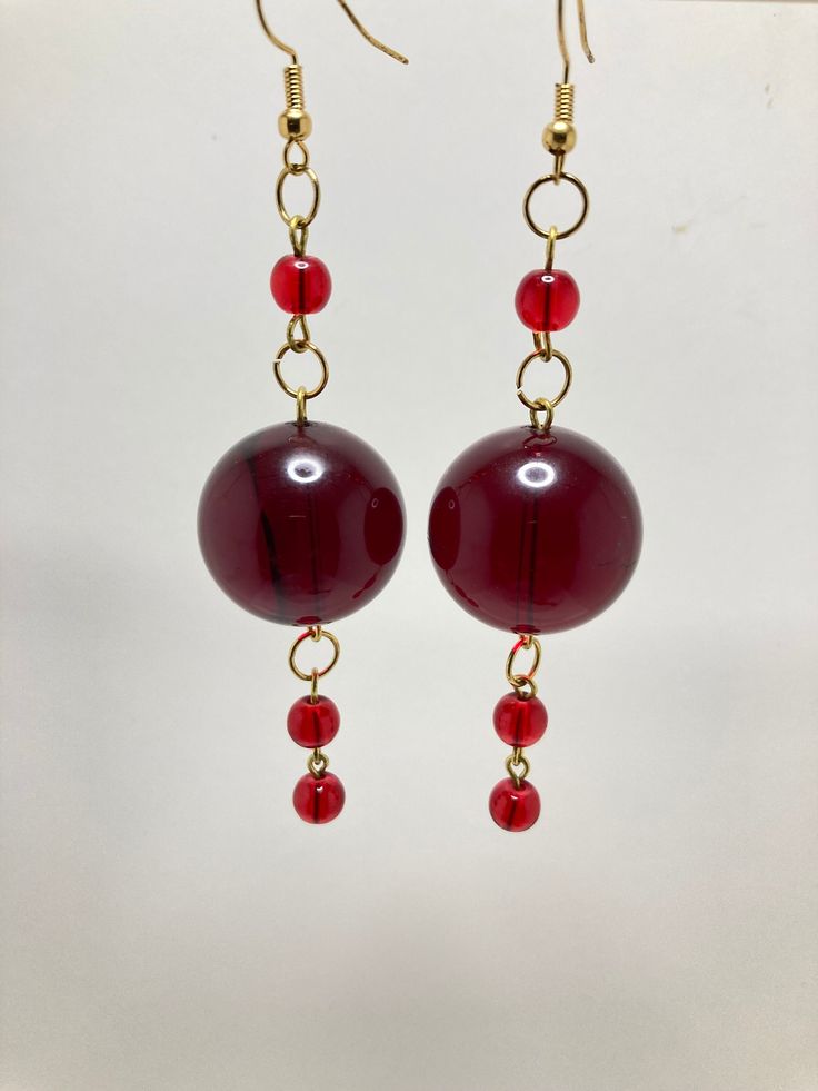 22mm Ruby Red Round Resin Beads Dangle Drop Earrings w Gold Tone Accents Red Dangle Earrings, Dangle Earrings Diy, Diy Earrings Dangle, Red Earrings, Beaded Dangle Earrings, Resin Beads, Gold Earrings Dangle, Beaded Dangles, How To Make Earrings