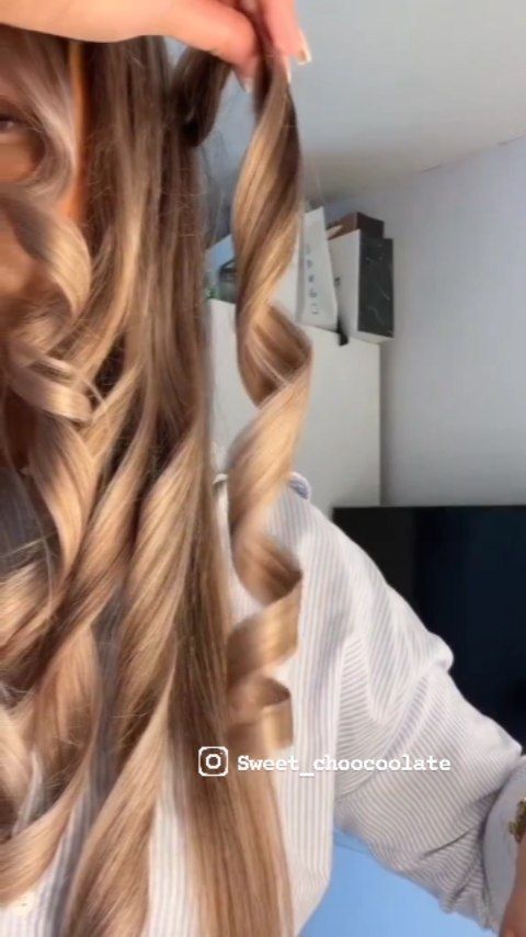 ᯽𝓗𝓪𝔂𝓪𝓽 ᯽ on Reels | Yusei · Aesthetic Girl Curls With Straightener, Curl Hair With Straightener, Kadeřnické Trendy, Hair Curling Tips, Hair Inspiration Long, Flat Iron Curls, Curls For Long Hair, Vlasové Trendy, Hair Tips Video