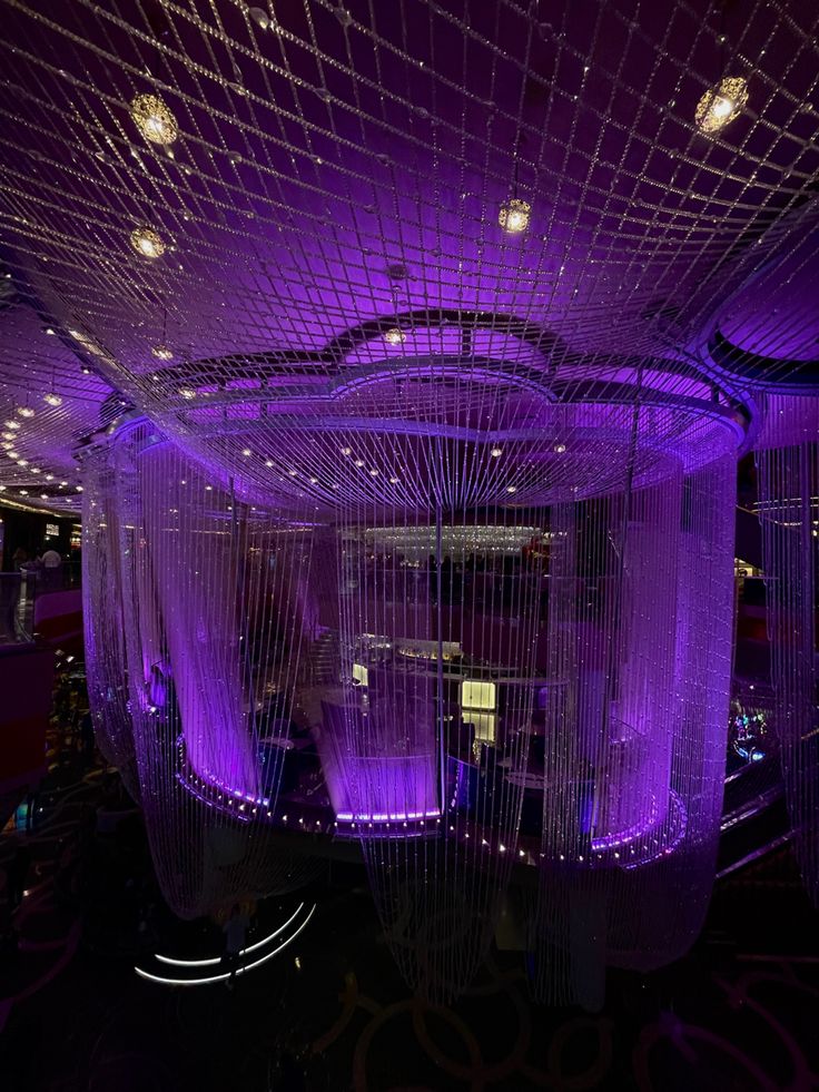 The cosmopolitan purple chandelier bar in Las Vegas Nevada The Cosmopolitan Las Vegas, Chandelier Bar Las Vegas, High Roller Las Vegas, Cosmopolitan Vegas, Vegas Vibes, Chandelier Bar, Ski Bar, Vegas Club, Vegas Bars