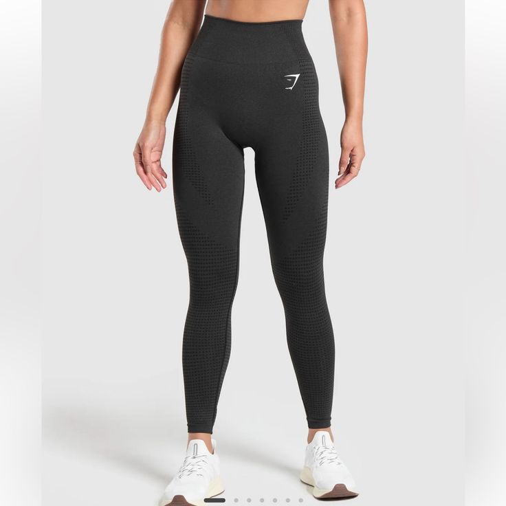 Never Worn Black Breathable Fitted Pants, Fitted Breathable Black Pants, Black Fitted Breathable Pants, Fitted Black Breathable Pants, Black Seamless Leggings For Sports, Seamless Black Leggings For Sports, Black High Waist Seamless Activewear, Black High-waist Seamless Activewear, Black Seamless Full-length Activewear