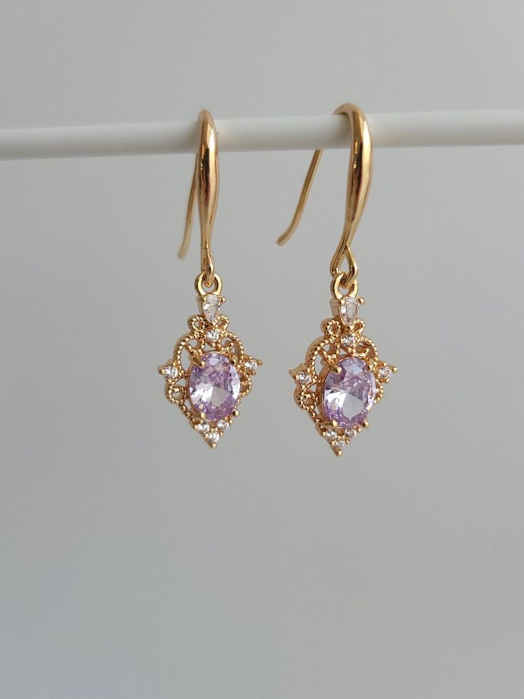 14k Gold Plated Hook Earrings with Light Purple Glass Gemstone Charms, Vintage Style Earrings, Cute Dangle Earrings, Gift for Her Product specifications: * Material: 14K Gold Plated Brass * Size 3.7cm drop length. Each charm measures 2cm. Packaging and Gifts: * All pieces of jewellery are set on a card in a mesh jewellery pouch  Shipping: * All orders will be shipped out within 1 - 3 days by standard untracked letter post. If you require tracking, please upgrade to that option at the time of che Hell Lila, Cute Dangle Earrings, Vintage Earring, Pretty Jewelry Necklaces, Jewellery Pouch, Vintage Style Earrings, Magical Jewelry, Purple Earrings, Fancy Jewellery