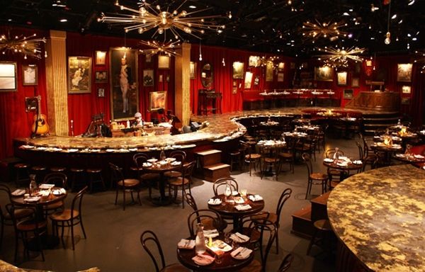 an empty restaurant with many tables and chairs