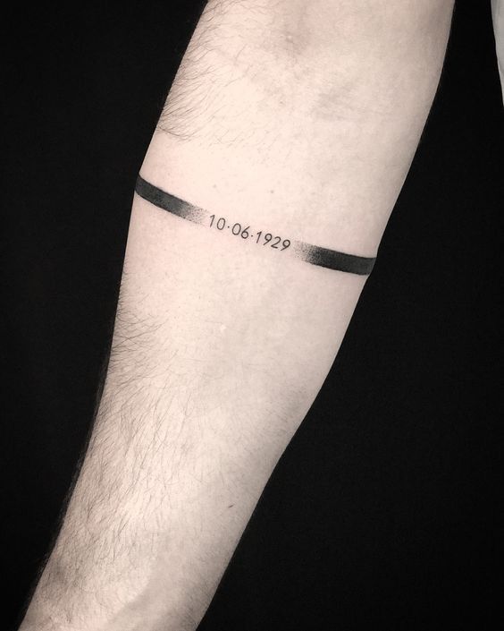 a man's arm with a tattoo on it that reads 10 00 to 9 00pm