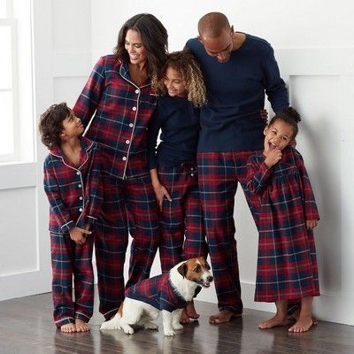 Dog Pyjamas, Flannel Christmas, Family Christmas Outfits, Pajamas Matching, Family Pjs, Crocheting Projects, Christmas Jammies, Couple Pajamas, Matching Christmas Pajamas