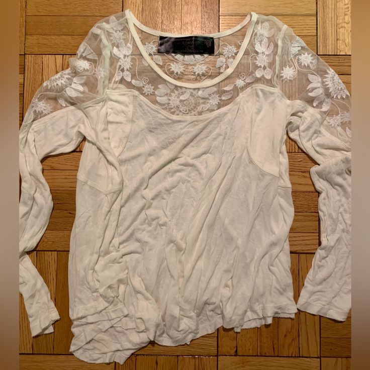 Really Stunning Top From Free People’s New Romantics Line. Creamy White Colored Long-Sleeve Top With Beautiful Embroidery At Neckline And Back. Unworn, No Flaws Noted. Size Large, And Is A Generous Fit (Like Most Free People Items). Approximate Measurements (Garment Laid Flat): Bust - 23 Inches Waist - 30 Inches Length - 24 Inches (Front), 28 Inches (Back) Sleeve Length - 26.5 Inches Stretch Casual Long Sleeve Lace Top, Casual Long Sleeve Tops With Lace Patchwork, Casual Long Sleeve Stretch Lace Top, Casual Long Sleeve Lace Trim Top, Casual Long Sleeve Lace Top, Casual Long Sleeve Tops With Lace Sleeves, Casual Tops With Lace Long Sleeves, Casual Long Sleeve Lace Blouse, White Long Sleeve Tops With Lace Sleeves