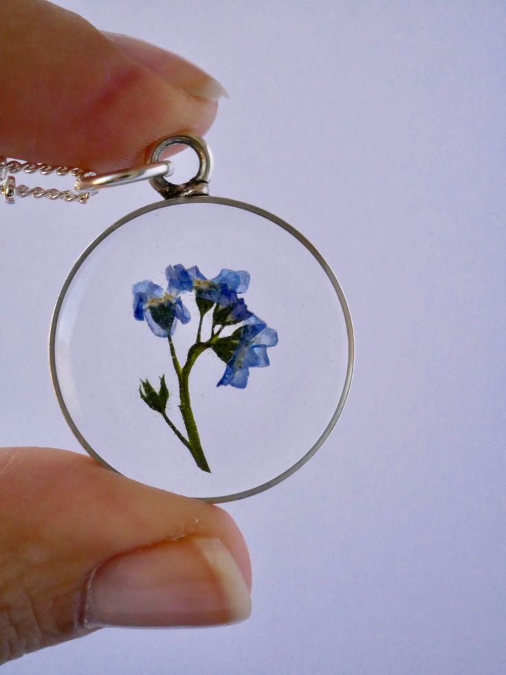 "Our Arrowhead Frame has a modern bohemian feel and is available in a variety of real preserved botanicals. Choose from 24k gold plated or .999 sterling silver plated. The Dandelion Seed symbolizes wishes. The Fern is a symbol of sincerity Forget-me-nots are known as a symbol of lasting friendship, love, and remembrance Lavender is a symbol of devotion Pendant hangs from a gold or silver plated chain, available in 26\" or 30\" lengths. Choose from plain chain or satellite chain, see picture for Delicate Flower Birth Flower Jewelry, Minimalist Nickel-free Flower Pendant Jewelry, Botanical Pressed Flower Wedding Jewelry, Delicate Small Jewelry Gift, Delicate Jewelry For Gifts, Nature-inspired Birth Flower Round Pendant Necklace, Nature-inspired Flower Necklace With Round Pendant, Minimalist Birth Flower Necklace Keepsake, Botanical Flower Wedding Jewelry