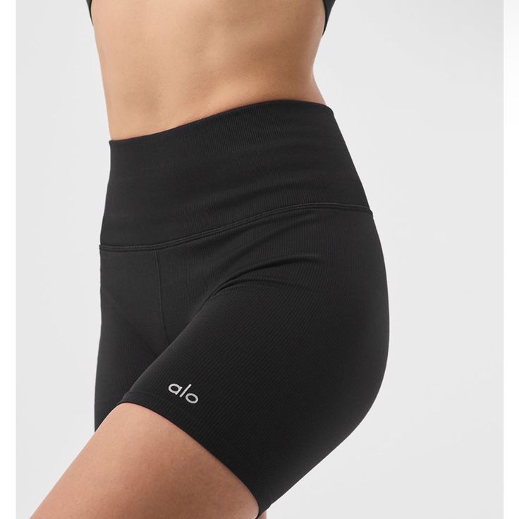 Nwt Alo Seamless Ribbed Favorite Shorts 5” Alo Yoga Outfit, Yoga Short, Dolphin Shorts, Black Bike, Alo Yoga Pants, Skirt Trends, Lazy Outfits, Yoga Set, Lady Biker