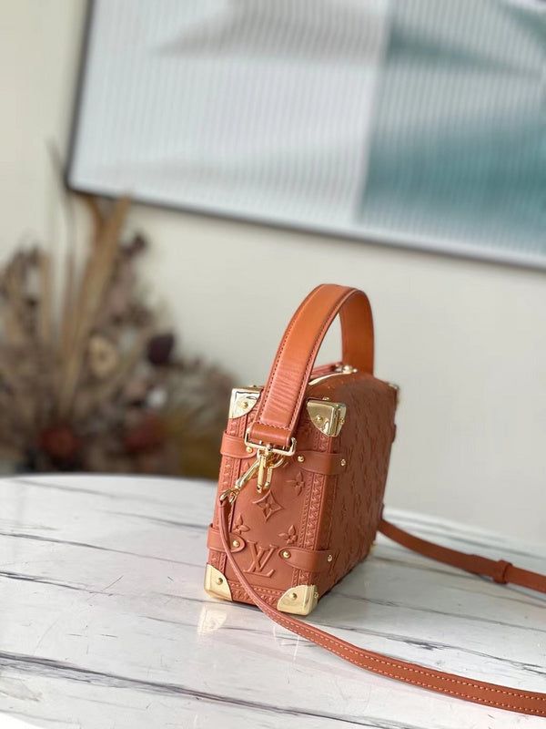 ADC Fashion Lu-Vi bags - 824 A+ Excellent Quality copies; Contact us if you've any questions in your mind. Louis Vuitton Yayoi Kusama, Louis Vuitton Capucines, Lv Belt, Lv Purse, Lv Shoes, Lv Wallet, Medium Handbags, Lv Handbags, Louis Vuitton Twist