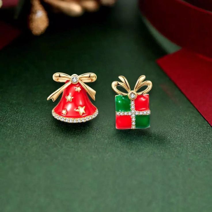 ♡ Hat Earrings And Surprise Gift Stud Earrings ♡ ♡ It’s beginning to look a lot like Christmas with these festive holiday fun earrings. And in preparations, these holiday earrings in merry, red, green and bright, are a must have. The earrings are designed to celebrate your favorite part of Christmas - unwrapping, in your favorite hat - Santa's star studded hat - takes you right back to that little girl warm holiday memories. Put a pair in the stocking of everyone you celebrate and unwrap gifts w Bell Decor, Red And Green Christmas, Christmas Series, Asymmetrical Earrings, Cute Santa, Snowflake Earrings, Earrings Christmas, Holiday Earring, Christmas Gift Box